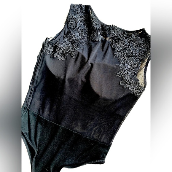 Jodi Kristopher Lace Bodysuit - Picture 2 of 3